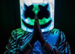 Marshmello, диджей с ведром на голове, едет в Россию